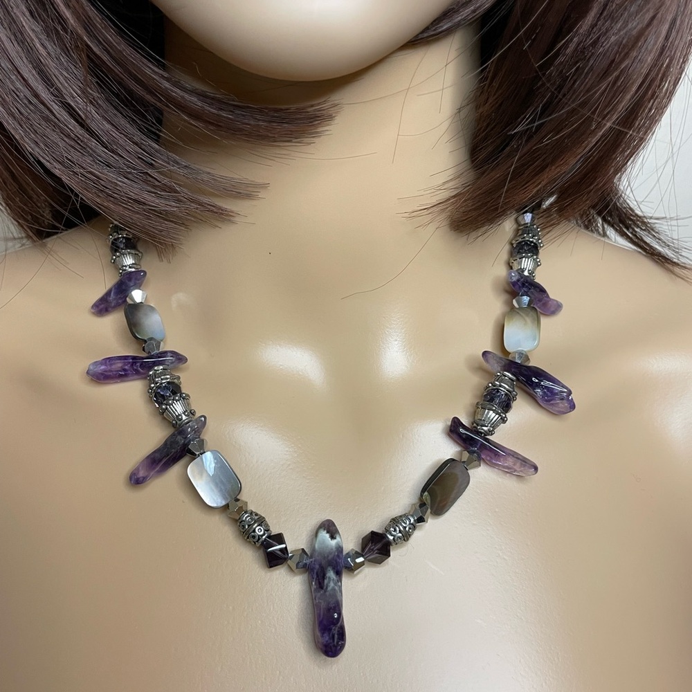 Amethyst colour stones & silver toned necklace & bracelet